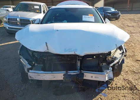 2022 Kia K5 Lx z USA, uszkodzony, nr VIN 5XXG24J21NG127314